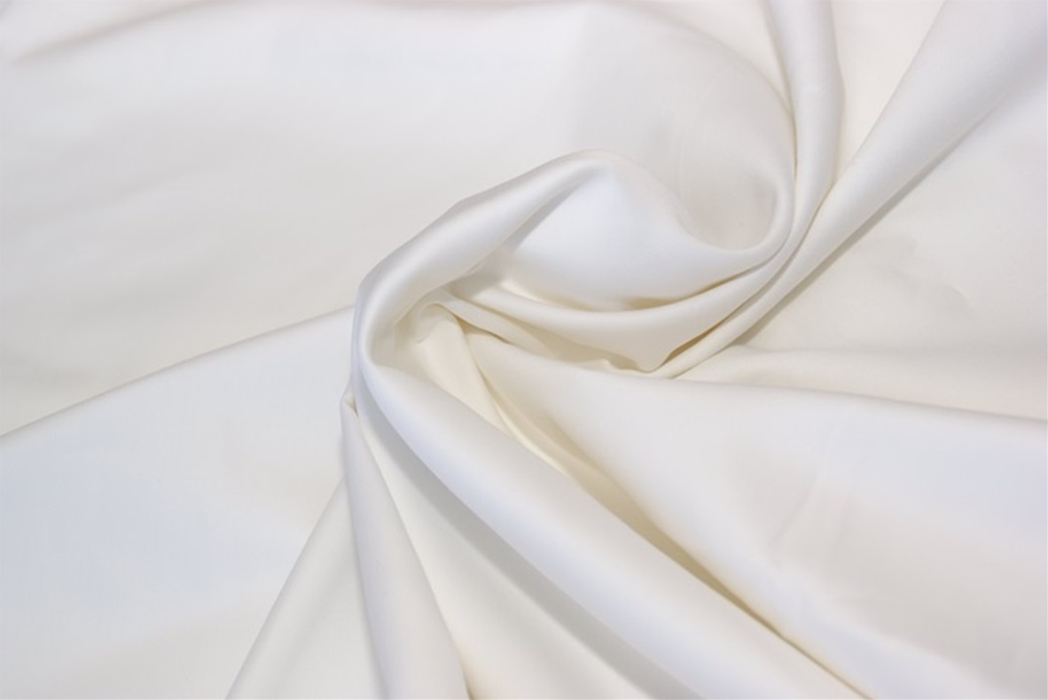 Offwhite katoensatijn (breedte 162 cm) 